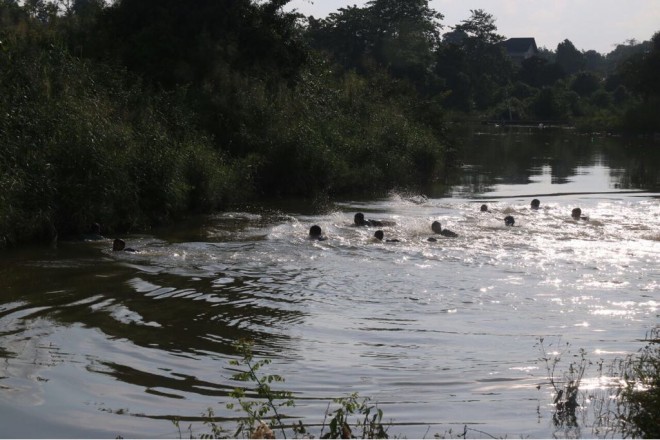 Para pelaku narkoba kabur saat razia di Pulau Pandan, Jumat lalu.